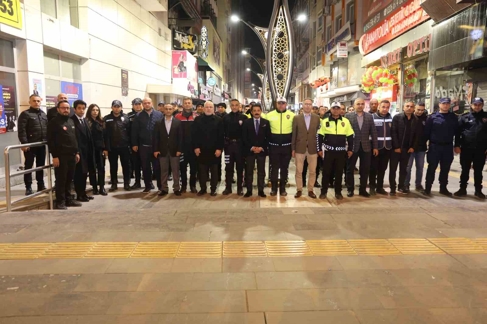 İskenderun’da polisler Yılbaşında sahadaydı