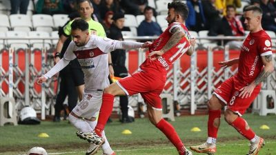 Antalyaspor, Süper Lig'in 22. haftasında konuk ettiği Sivasspor'u 2-1 yenerek