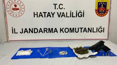 Hatay’da jandarma ekiplerince gerçekleştirilen kaçakçılık ve uyuşturucu operasyonlarında gözaltına alınan