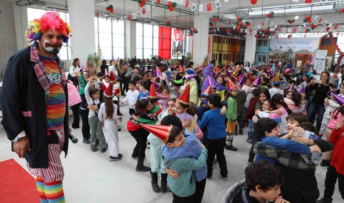 Depremin vurduğu Hatay’da çocuklar,