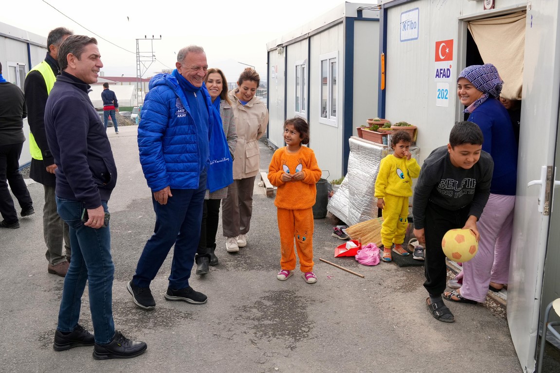 Seyhan Belediyesi yardımı sürdürüyor