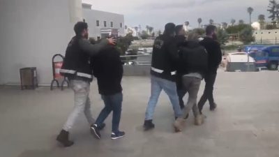 Hatay’ın Arsuz ilçesinde polis ekipleri, hırsızlık suçu işleyen 3 şahsı