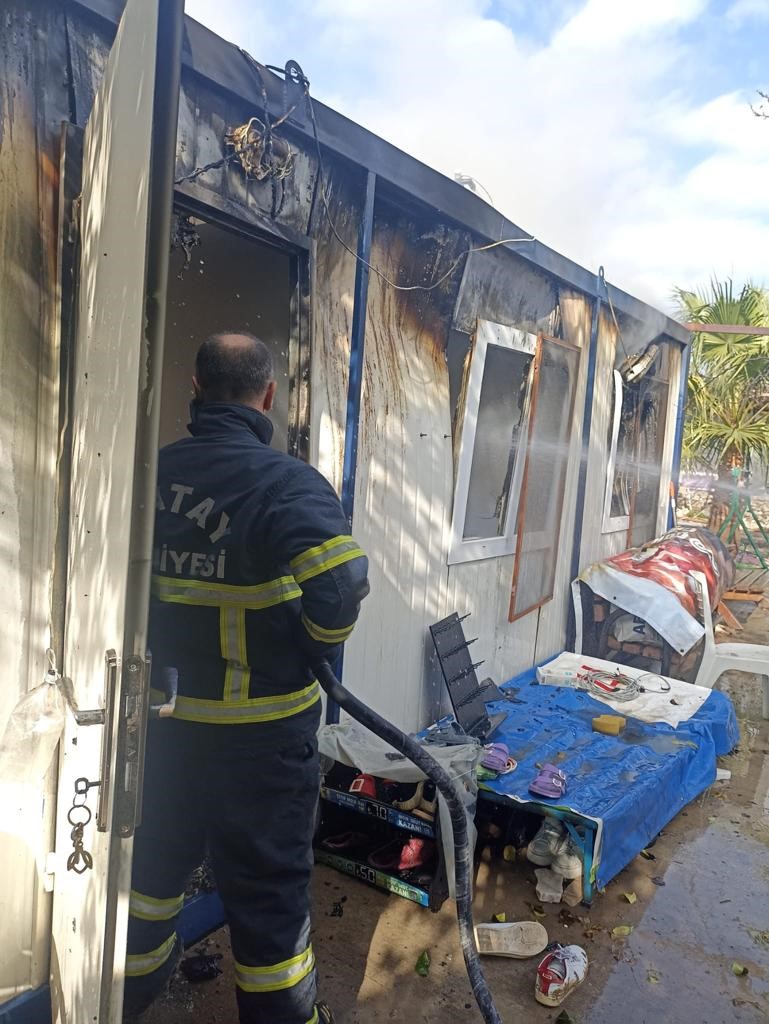 Hatay’da konteyner yangını