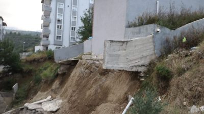 İskenderun Belediye Başkanı Fatih Tosyalı, İsmet İnönü Mahallesi’nde geçtiğimiz günlerde