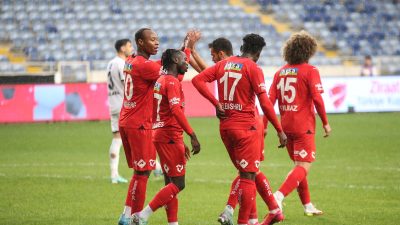 Bordo-Beyazlılar Ziraat Türkiye kupasında Sakaryaspor’u 5-1 yenerek 5.tura yükseldi. Hatayspor’un