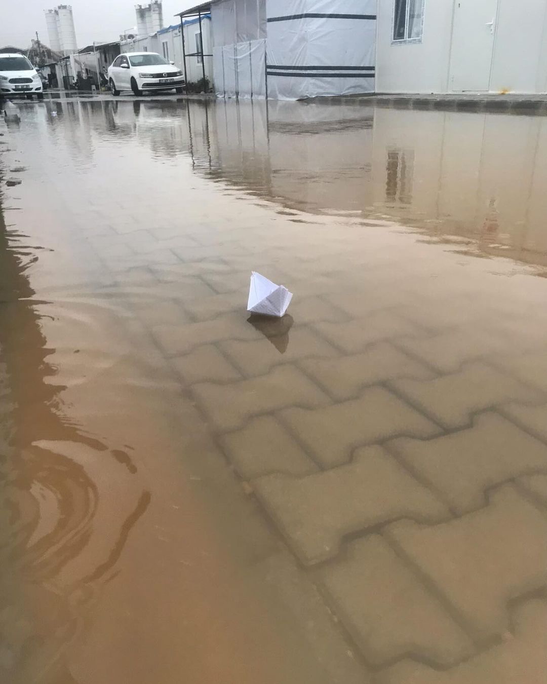 Konteyner kentte kağıt gemi yüzdürüldü