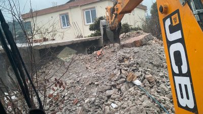 Hatay Büyükşehir Belediyesi, depremin ardından il genelinde oluşan hafriyatları temizleyerek