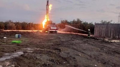 Hatay’ın Erzin ilçesinde su çıkarmak için yapılan sondaj çalışması sırasında