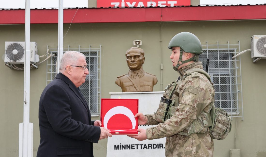 Milli Savunma Bakanı Yaşar