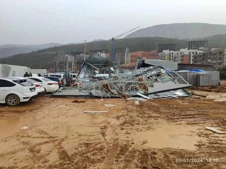 Fırtına İskenderun’u vurdu