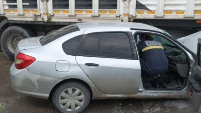Hatay’ın Dörtyol ilçesinde tır ile otomobilin çarpışması sonucu meydana gelen