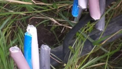 Antakya’ya bağlı Odabaşı mahallesine su sağlayan iletim kanallarındaki elektrik kabloları