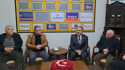 CHP Hatay Milletvekili Mehmet Güzelmansur beraberindeki parti üyeleri ile birlikte