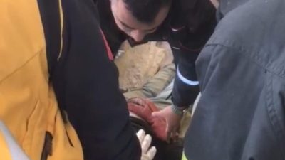 Hatay’ın Antakya ilçesine bağlı Ürgenpaşa Mahallesi’nde, ağır hasar gören bir