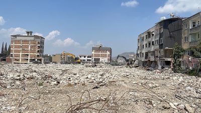 Depreme dayanıklı konutların devlet tarafından inşa edilmesi amacıyla planlanan ve