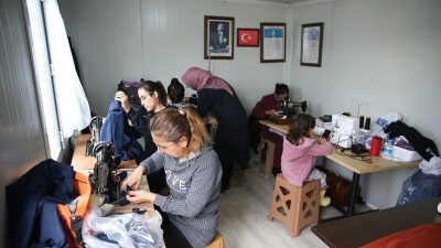 Hatay'ın Arsuz ilçesinde dikiş eğitimi alan Arsuz'lu kadınlar, Gazze için