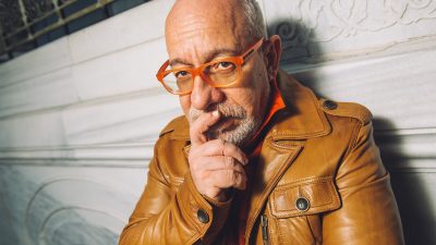 İstanbul’da büyük bir İstanbul aşığı olarak tanınan ve edebiyat dünyasına