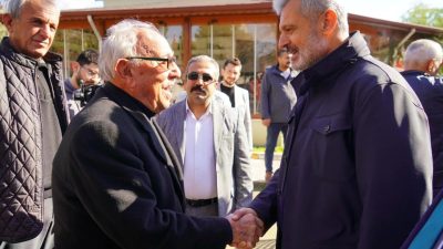 AKP’nin Hatay Büyükşehir Belediye Başkan Adayı Mehmet Öntürk, gittiği Arsuz’da