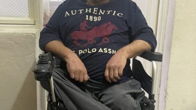 Hatay’ın İskenderun ilçesinde engelli bireyin akülü tekerlekli sandalyesini çaldığı iddia