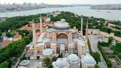 Yabancı turistler 15 Ocak’tan itibaren Ayasofya’ya 25 avro (823 lira)