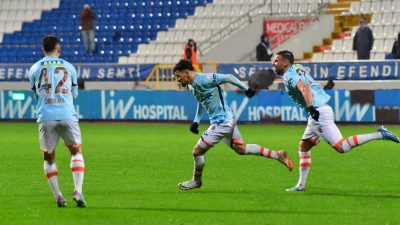 Trendyol Süper Lig’de 16. haftanın erteleme maçında Kasımpaşa ile Başakşehir