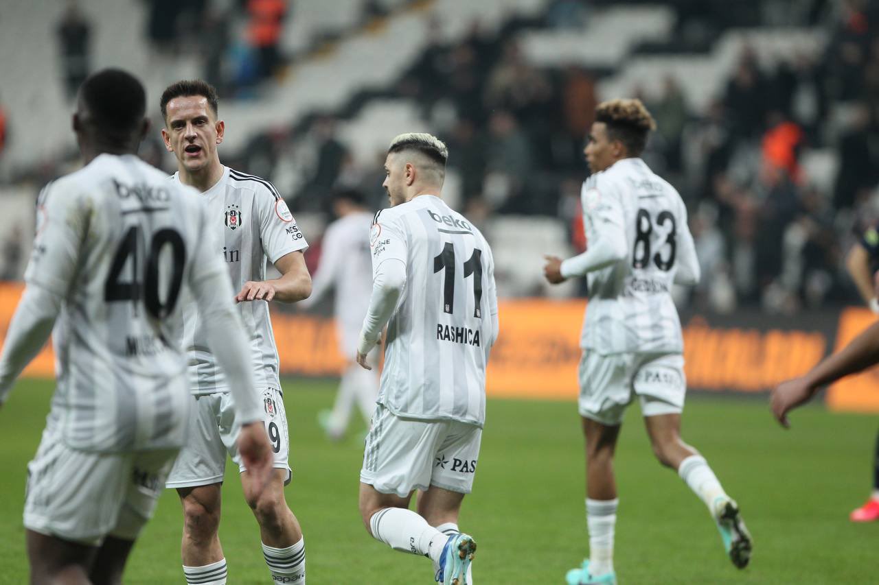 Beşiktaş evinde 3-1 kaybetti