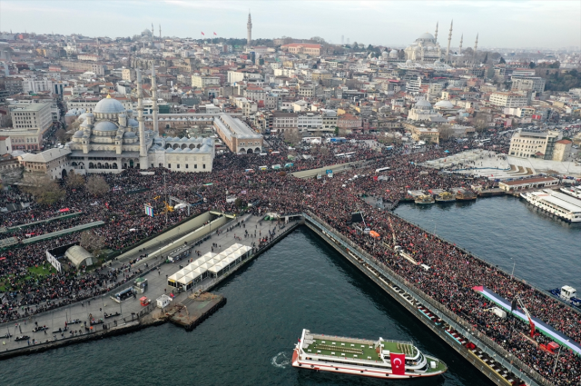 Galata’da ki yürüyüş Dünya basınında