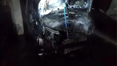 Hatay'ın İskenderun ilçesinde bir hafif ticari araçta çıkan yangın, itfaiye