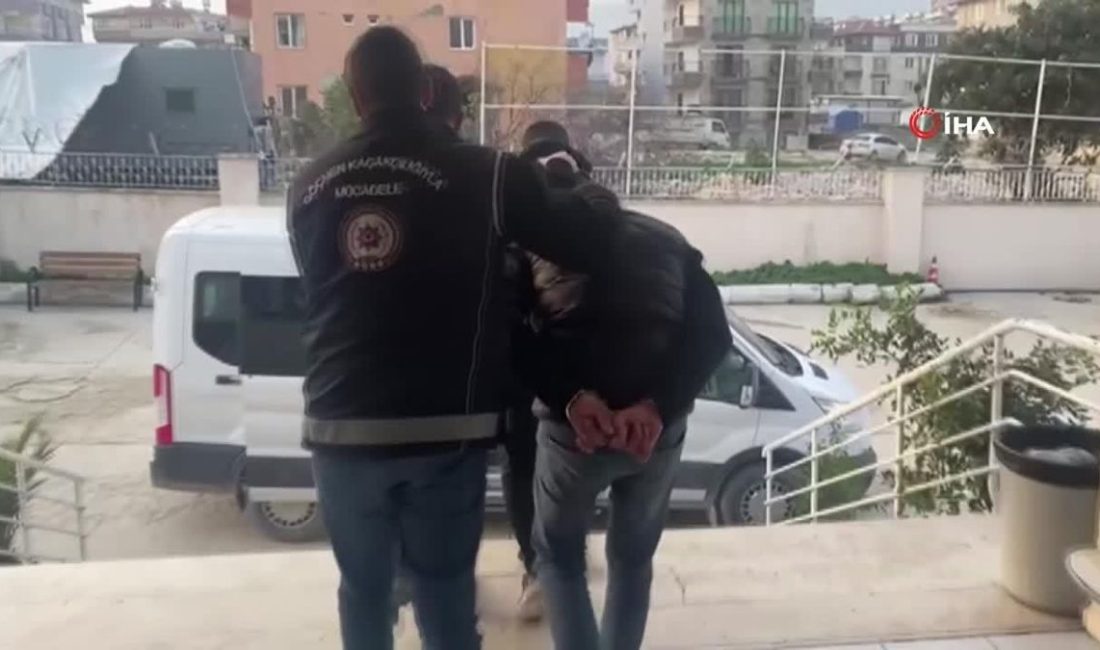 Hatay'da insan kaçakcılığı yapan 12 şahıs tutuklanırken, 52 yabancı uyruklu