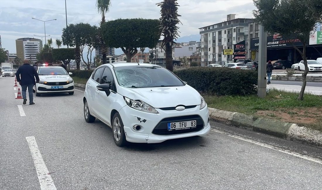 Dün İskenderun ilçe merkezinde bir kaza yaşandı. Kazada bir otomobil