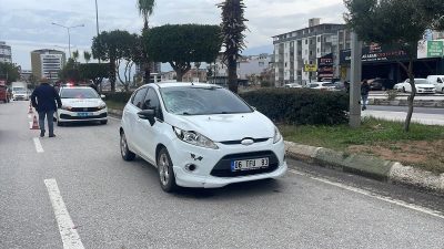 Dün İskenderun ilçe merkezinde bir kaza yaşandı. Kazada bir otomobil