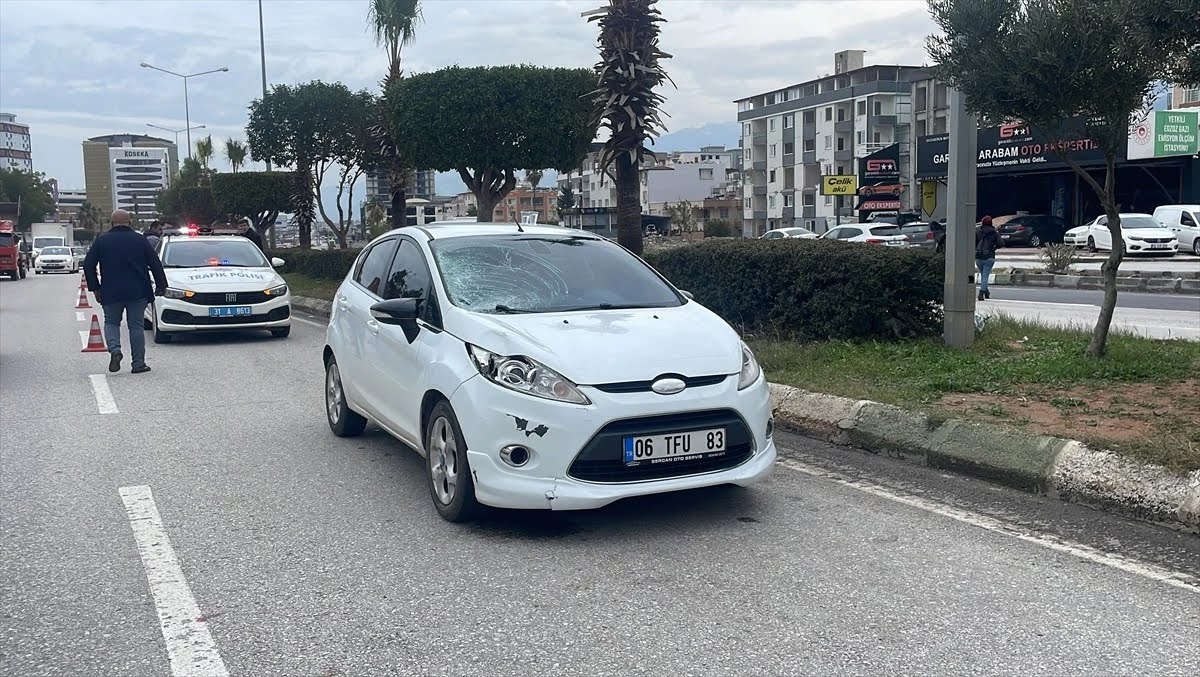 Dün İskenderun ilçe merkezinde bir kaza yaşandı. Kazada bir otomobil