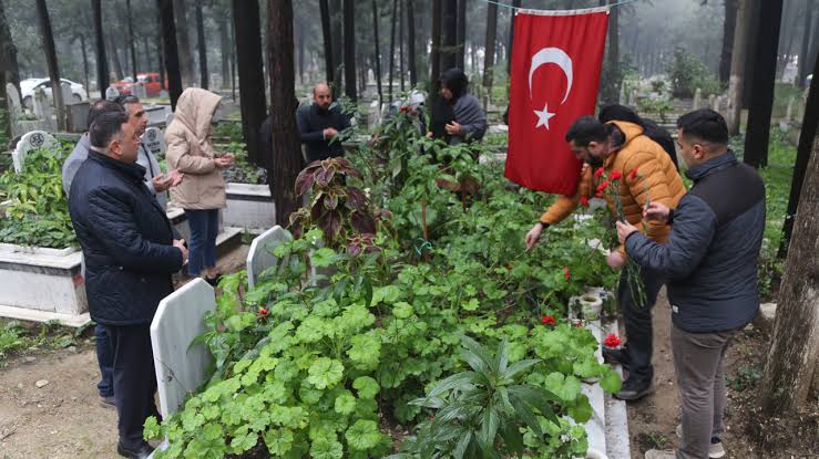 Hatay’da depremde hayatını kaybeden gazeteciler anıldı