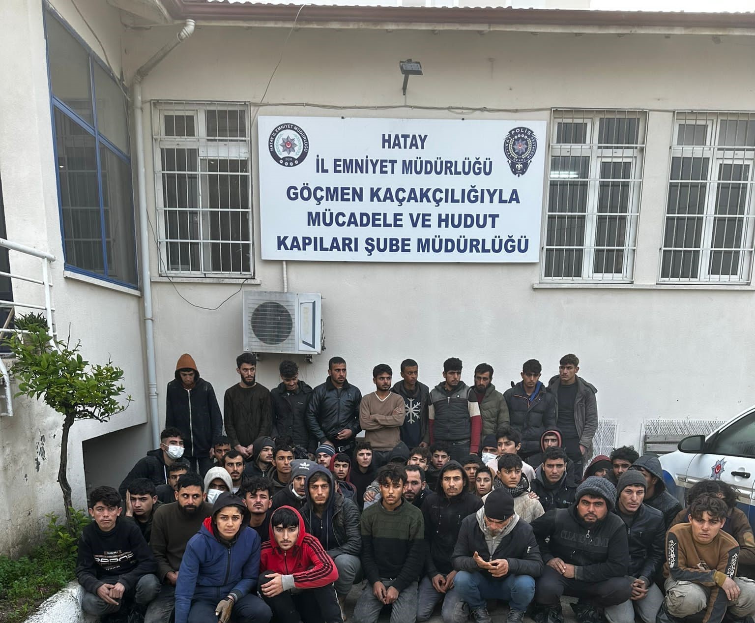 Hatay’da 53 kaçak göçmen yakalandı