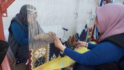 Hatay’ın Payas ilçesinde depremzede kadınlar, belediyenin Pamek Kurs Merkezinde açılan