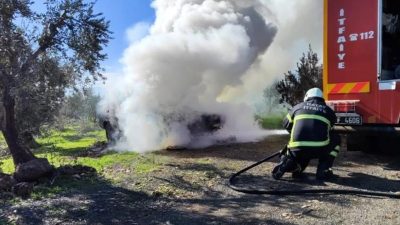 Hatay’ın Hassa ilçesinde bir otomobilde yangın çıktı. Hassa ilçesi Yeni