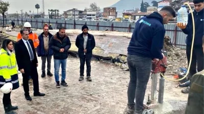 Depremde yıkılan Hatay’daki tarihi meclis binasında restorasyon çalışmaları sürüyor. Antakya