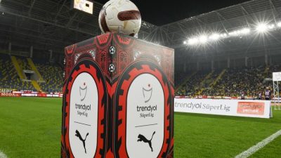 Bugün Süper Lig’de 3 karşılaşma oynanacak. Haftanın açılış maçında saat