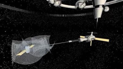 Dünya yörüngesinde uydular ve uzay araçları için çarpışma riski oluşturan,