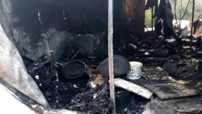 Hatay'ın Samandağ ilçesinde, deprem sonrası yaşamak için yapılan prefabrik evde