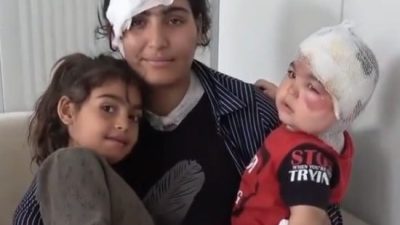 Hatay'da geçici yaşam merkezinde çıkan yangında alevlere teslim olan konteynera