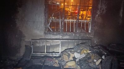 Reyhanlı ilçesinin Yeşilova Mahallesinde meydana gelen ev yangınında dumana boğulan