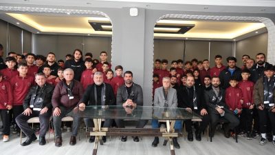 Dün Hatayspor teknik direktörü Volkan Demirel ile teknik heyet ve