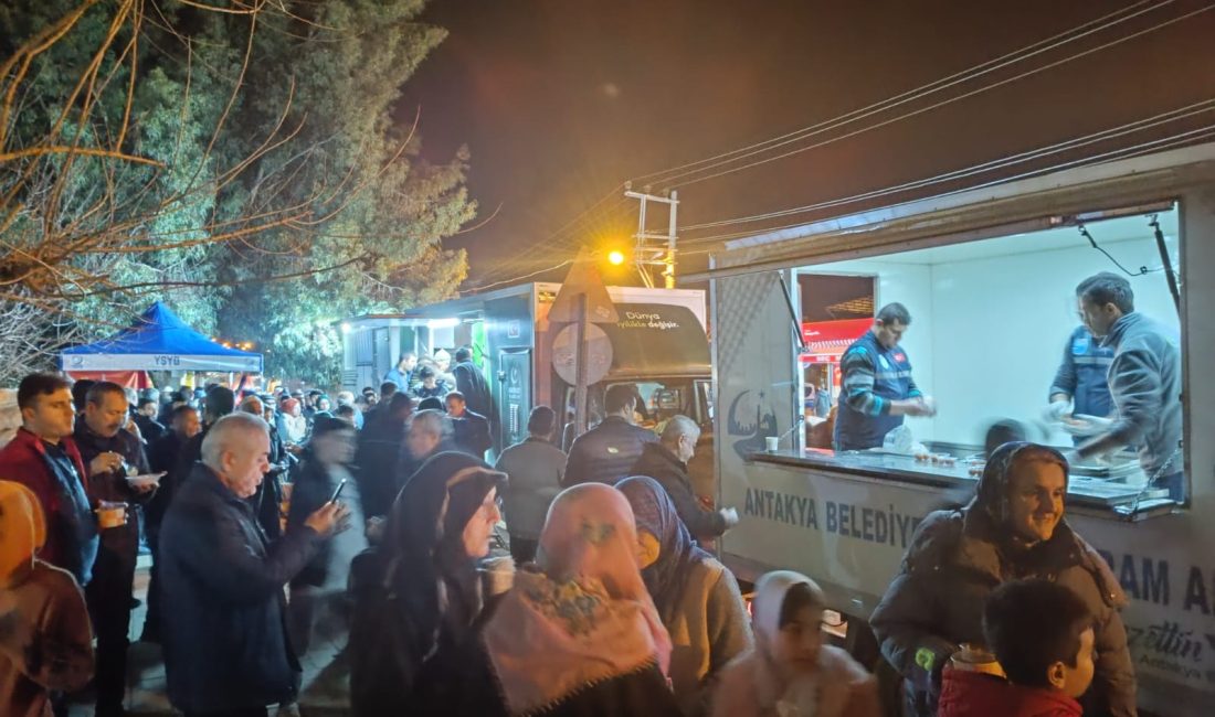 Antakya Belediyesi Miraç Kandili’ne özel vatandaşlara tatlı ikramında bulundu. Antakya