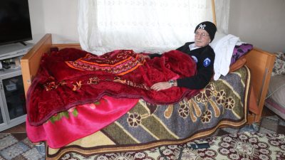 Hatay Valiliği, 71 yaşındaki Kıbrıs gazisi Cemil Köse'ye hasta yatağı