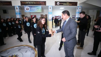 Hatay Valisi Mustafa Masatlı, ortaokul öğrencilerinden oluşan “Yeniden Doğuş Korosu”