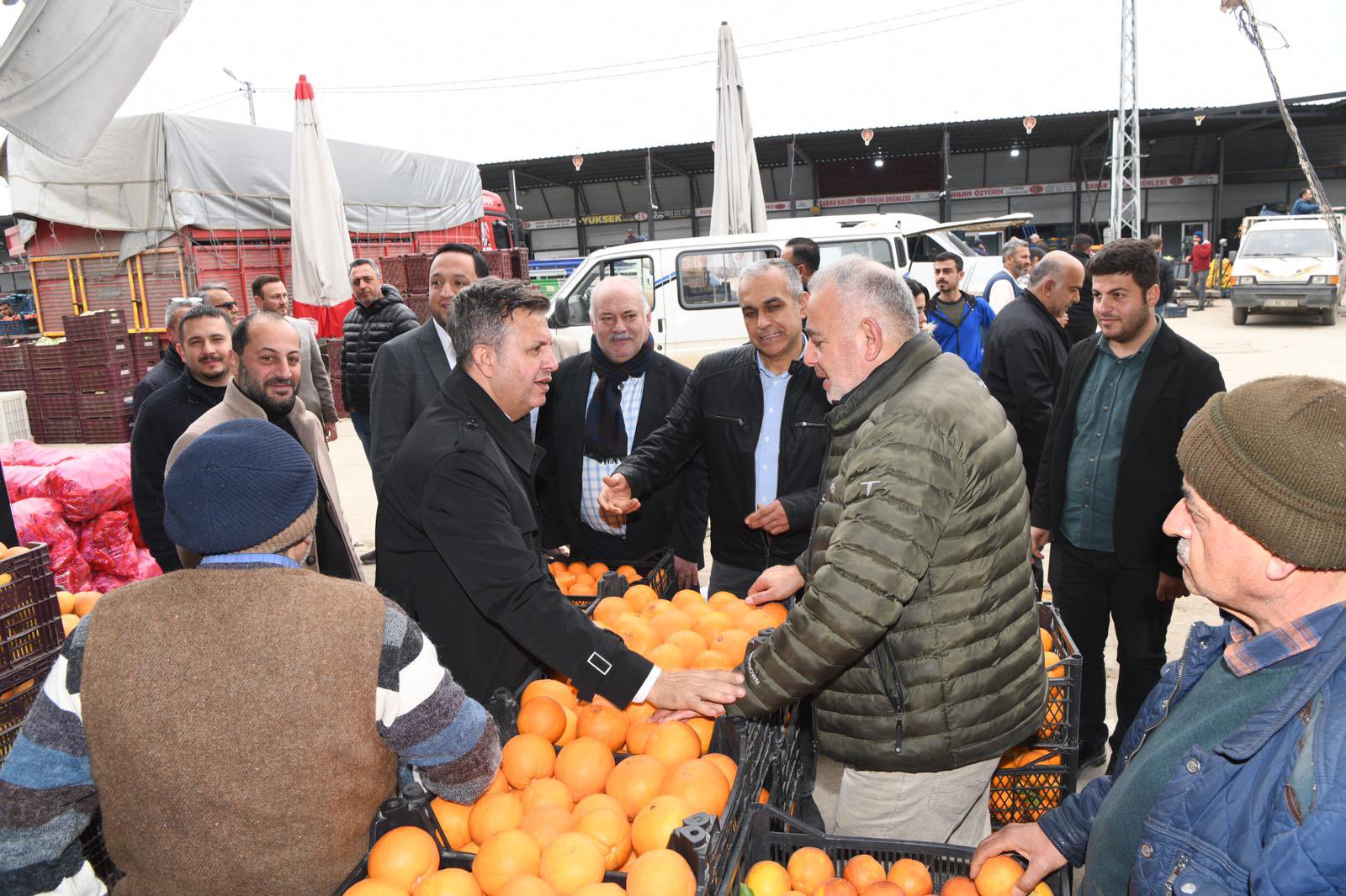 Dr. Aksoy Sebze hali esnafıyla buluştu