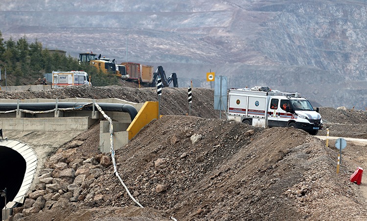 Erzincan’da maden ocağında toprak