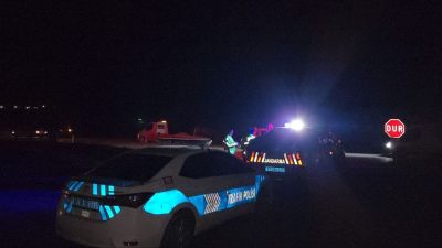 Hatay’da meydana gelen trafik kazasında, bir cipin yol kenarına devrilmesi