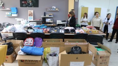 Amasya’da bulunan Mehmet Varinli İlk ve Ortaokulu öğrencileri, Hatay’da yaşanan